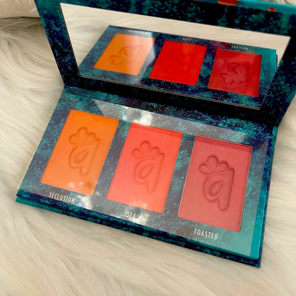 New Alamar cosmetics blush trio